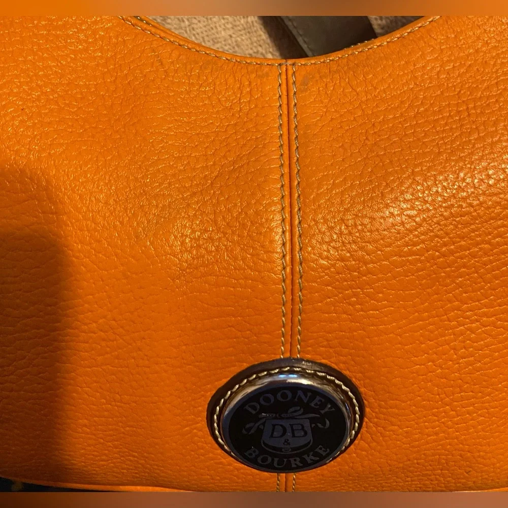 Dooney & Bourke -VINTAGE- Y2K - GUC - Orange and Brown Hobo Bag